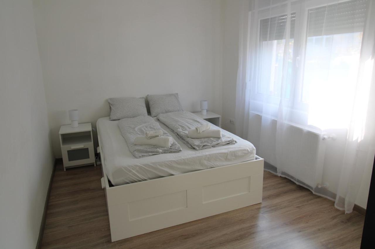 Garden Apartman House Apartamento Pécs Exterior foto