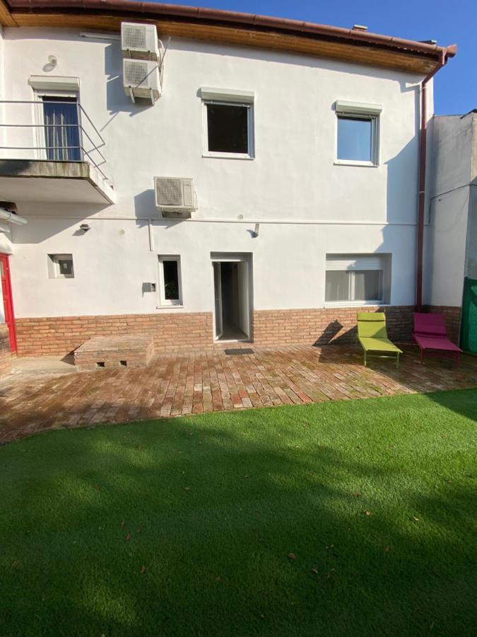 Garden Apartman House Apartamento Pécs Exterior foto