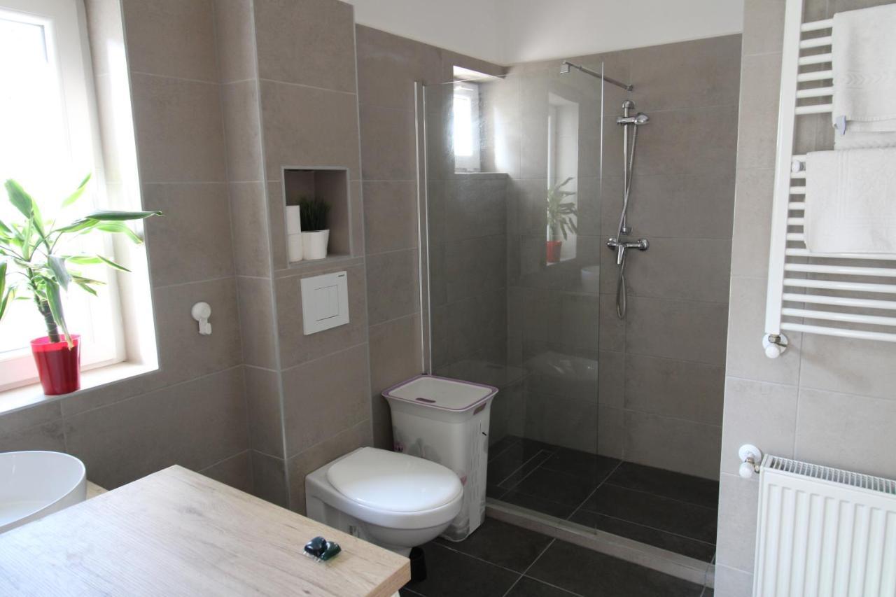 Garden Apartman House Apartamento Pécs Exterior foto