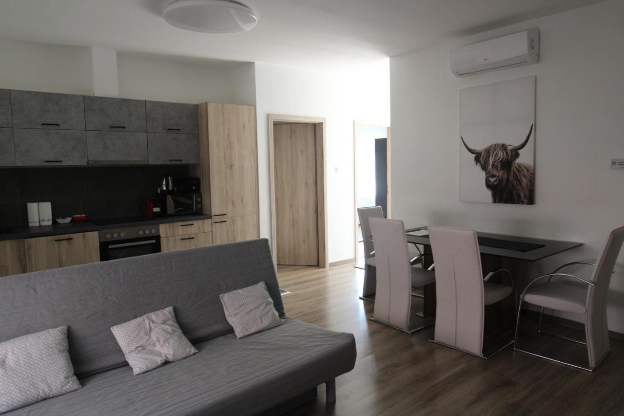 Garden Apartman House Apartamento Pécs Exterior foto